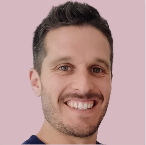 Alejandro Llaves